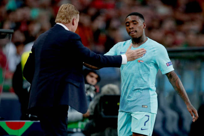 Bergwijn rất giận Koeman