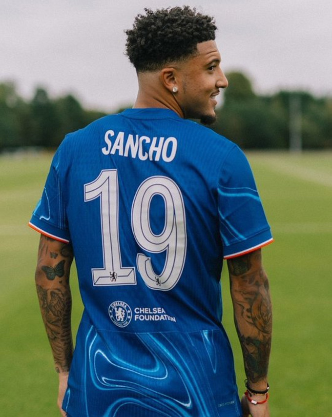 Sancho sẽ khoác áo số 19 tại Chelsea